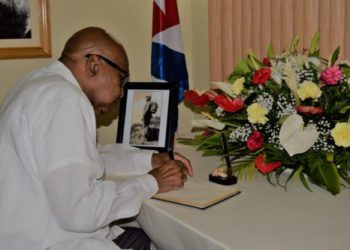 GOVENOR GENERAL H.E. SIR TAPLEY SEATON CONVEYS CONDOLENCES TO CUBAN PEOPLE ON DEATH OF FORMER PRESIDENT FIDEL CASTRO RUZ