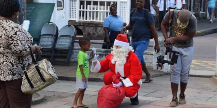 SANTA AND HIS ELVES SPREAD CHRISTMAS CHEER AT INDEPENDENCE SQUARE