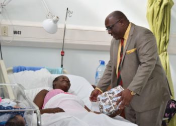 GOVERNOR GENERAL AND PRIME MINISTER HELP SPREAD CHRISTMAS CHEER AT JNF HOSPITAL