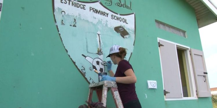 VOLUNTEERS HELP GIVE ESTRIDGE PRIMARY SCHOOL A MAKEOVER