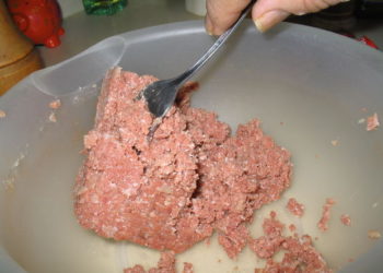 MINISTRY OF HEALTH PRESS RELEASE RE: BAN LIFTED ON CORNED BEEF IMPORTED FROM BRAZIL