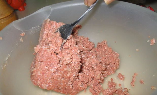 MINISTRY OF HEALTH PRESS RELEASE RE: BAN LIFTED ON CORNED BEEF IMPORTED FROM BRAZIL