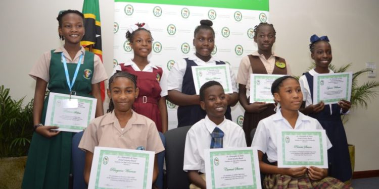 SCHOLARSHIP AWARDEES ENCOURAGED TO CONTINUE WORKING EXCEPTIONALLY WELL