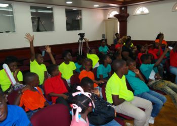 AS PART OF MOVE TO MAKE PARLIAMENT MORE ACCESSIBLE, DEPUTY SPEAKER GIVES STUDENTS TOUR