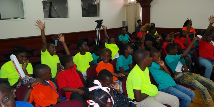 AS PART OF MOVE TO MAKE PARLIAMENT MORE ACCESSIBLE, DEPUTY SPEAKER GIVES STUDENTS TOUR