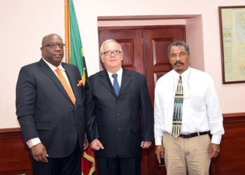 ST. KITTS AND NEVIS’ PRIME MINISTER DISCUSSES POSSIBLE AREAS OF COOPERATION WITH NEW RESIDENT CUBAN AMBASSADOR