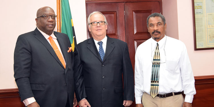 ST. KITTS AND NEVIS’ PRIME MINISTER DISCUSSES POSSIBLE AREAS OF COOPERATION WITH NEW RESIDENT CUBAN AMBASSADOR
