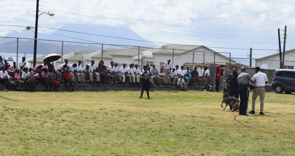 STUDENTS DELIGHTED WITH POLICE DOG DEMONSTRATION