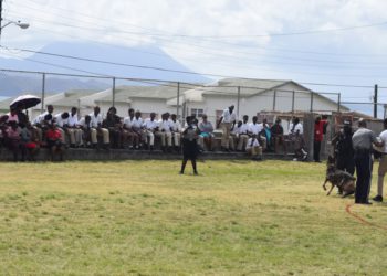 STUDENTS DELIGHTED WITH POLICE DOG DEMONSTRATION