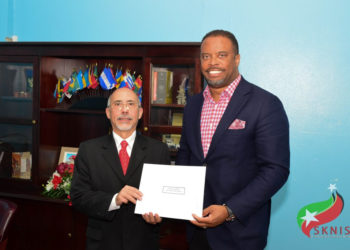 VENEZUELAN CHARGE D AFFAIRES AD HOC PRESENTS LETTER OF CREDENCE TO ST. KITTS-NEVIS’ MINISTER OF FOREIGN AFFAIRS