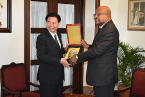 Sir Tapley ( right) and H.E Wu exchange gift.