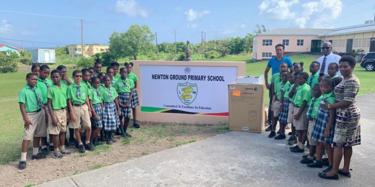 Newton Ground Primary Receives Donation From Unlimited Supplies