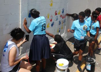 USNS COMFORT CREW TEAMS UP WITH SANDY POINT YOUTH TO EXECUTE A BEAUTIFICATION PROJECT