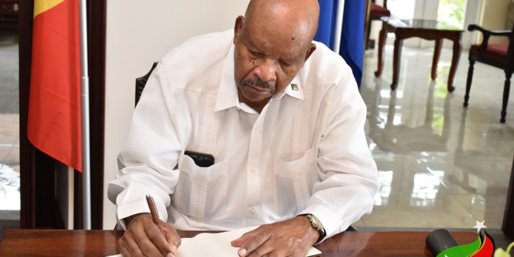 GOVERNOR GENERAL SIGNS BOOK OF CONDOLENCE FOR THE LATE RICHARD CAINES, CSM, JP