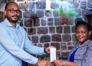 ROTARY CLUB OF LIAMIGUA DONATES THERMOMETERS TO THE MINISTRY OF EDUCATION