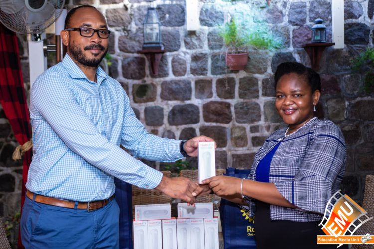 ROTARY CLUB OF LIAMIGUA DONATES THERMOMETERS TO THE MINISTRY OF EDUCATION