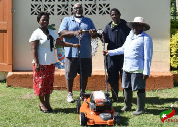 GOVERNOR GENERAL DONATES LAWNMOWER TO DORSET PARK COMMITTEE