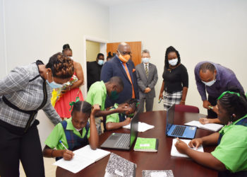 Free Wi-Fi: Prime Minister Harris applauds The Cable’s CEO Patricia Walters