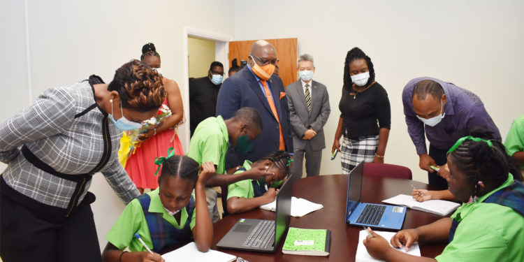 Free Wi-Fi: Prime Minister Harris applauds The Cable’s CEO Patricia Walters