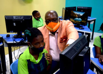 FIVE MORE SCHOOLS IN ST. KITTS OUTFITTED WITH BRAND NEW COMPUTER LABS THANKS TO ROSS UNIVERSITY