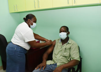 Health PS Dr Stapleton-Harris commends nurses administering vaccines on Saturdays