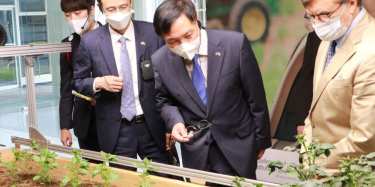 The Republic of Korea and IICA seek alliances to promote low-carbon farming and improve the quality of life in rural areas