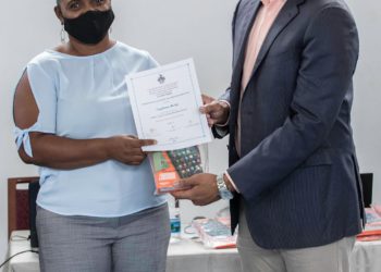 READING INTERVENTION TEACHERS RECEIVE CERTIFICATE OF COMPLETION FOR UWI COURSE