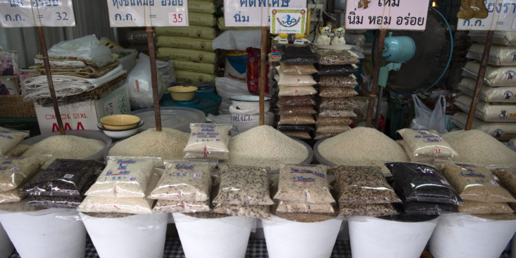 Global food prices dip in December