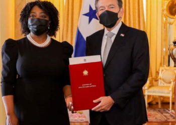 New SKN Ambassador to Panama presents credentials