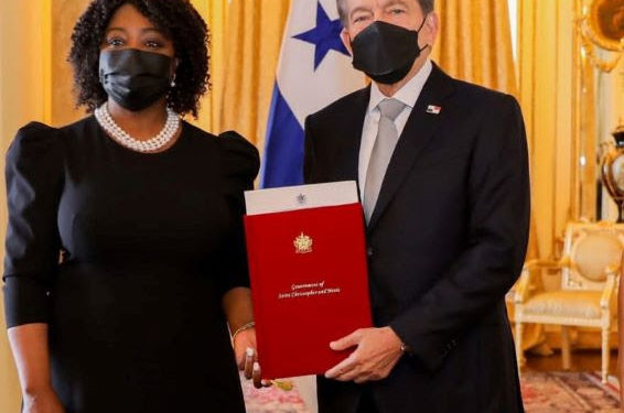 New SKN Ambassador to Panama presents credentials