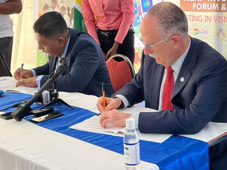 The Government of Guyana and FAO sign Country Programme Framework and MOR forhosting LARC 38