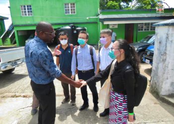 NEW AGRICULTURE MINISTER DUGGINS MEETS STAFF DURING WALKTHROUGH