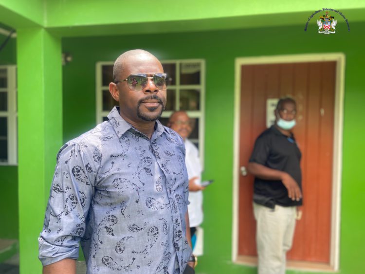 NEW AGRICULTURE MINISTER DUGGINS MEETS STAFF DURING  WALKTHROUGH