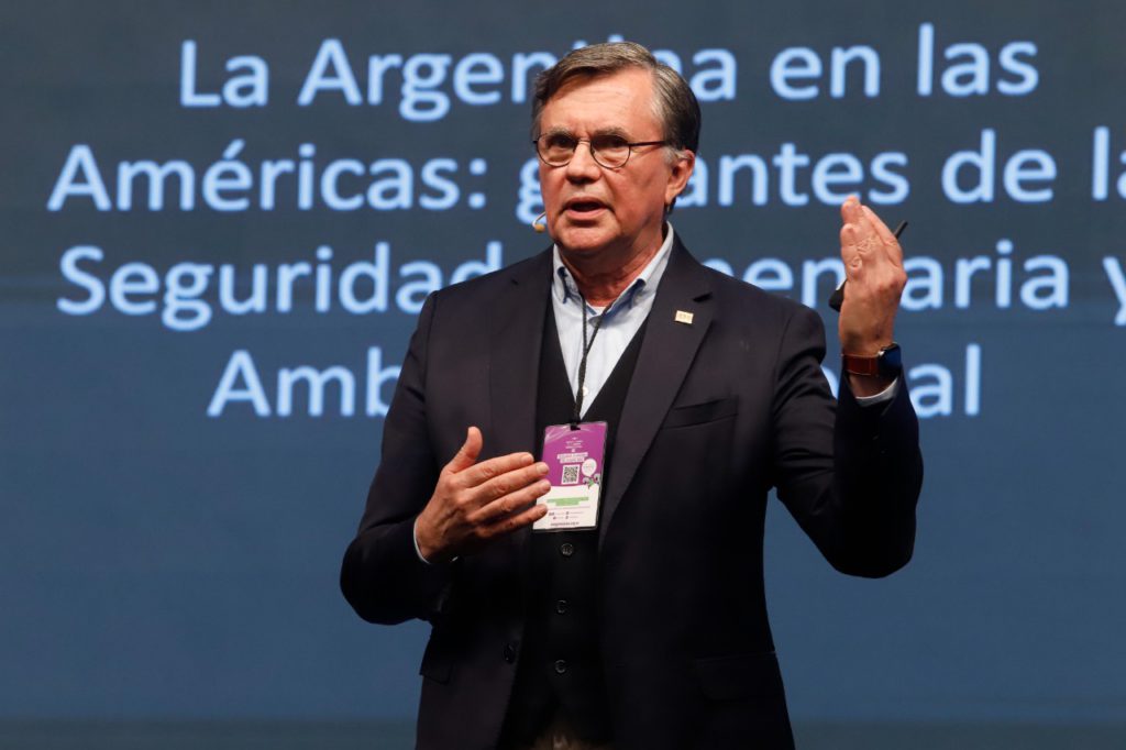 Argentinian farmers and IICA were among crowds attending conference on the future of agriculture