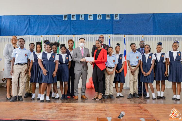 STUDENTS RECEIVE TAIWANESE SCHOLARSHIP