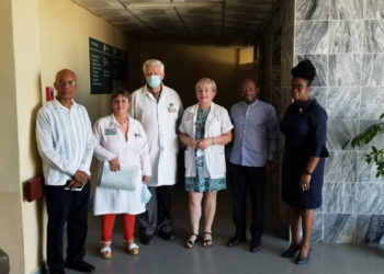 Saint Kitts and Nevis’ Minister of Foreign Affairs Visits Hospitals in Havana