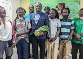 AGRICULTURE MINISTER ADDRESSES CONCERNS OF FARMERS FROM GIDEON FORCE ORGANIC FARM