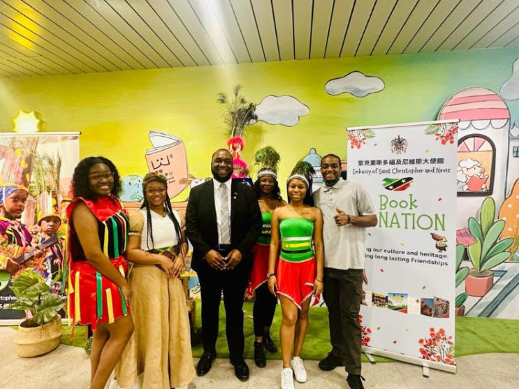 Saint Kitts and Nevis’s Embassy in Taiwan donates books to Kaohsiung Public Library