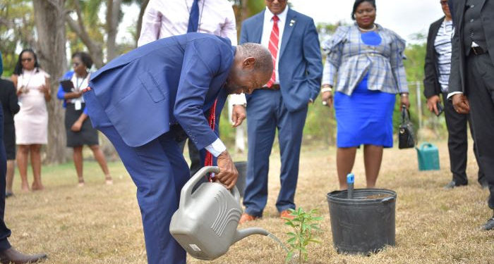 Minister of Foreign Affairs of Saint Kitts and Nevis participates in the 26th Meeting of COFCOR