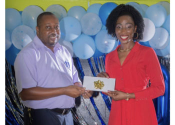 St. Kitts and Nevis Diplomat, Mrs. Sonia Boddie-Thompson gifts $1000 EC to Edgar T. Morris Primary School