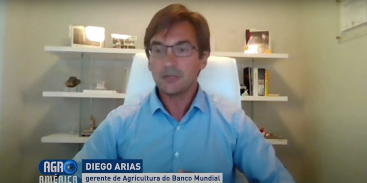 Agri-food production can contribute to climate change mitigation, says Diego Arias, Manager of Agriculture and Food at the World Bank