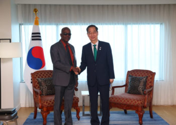 Saint Kitts and Nevis Delegation Engages with Prime Minister Duck-soo Han of the Republic of Korea