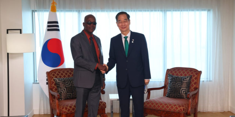 Saint Kitts and Nevis Delegation Engages with Prime Minister Duck-soo Han of the Republic of Korea