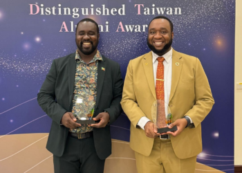 Ambassador Donya Francis and Permanent Secretary Miguel Flemming Receive the Distinguished Taiwan Alumni Award