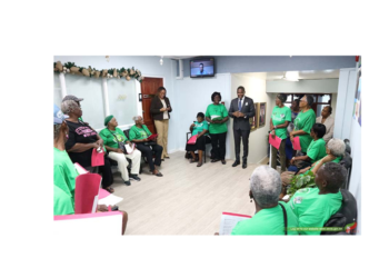 SENIORS SPREAD CHRISTMAS CHEER AT GOVERNMENT HEADQUARTERS