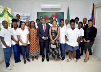 Prime Minister Drew Meets with St. Kitts and Nevis Students In Cuba 
