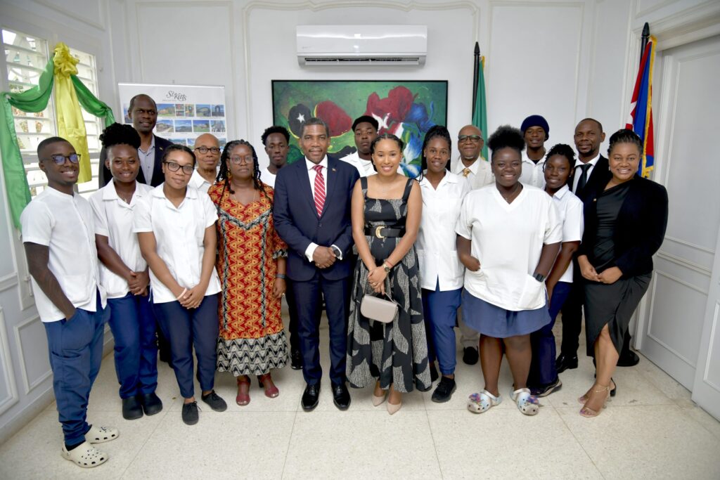 Prime Minister Drew Meets with St. Kitts and Nevis Students In Cuba